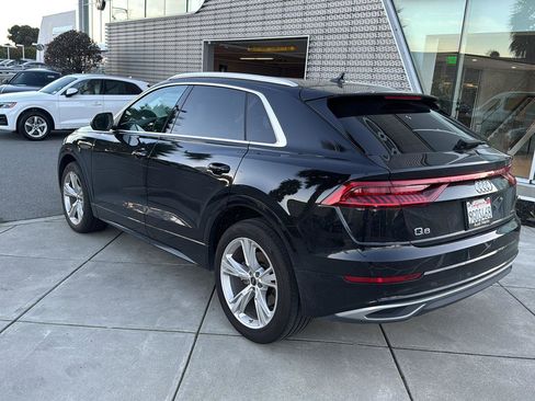 Used 2023 Audi Q8 Premium image 9