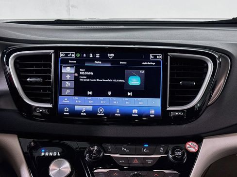 Used 2024 Chrysler Pacifica Touring-L FWD image 14