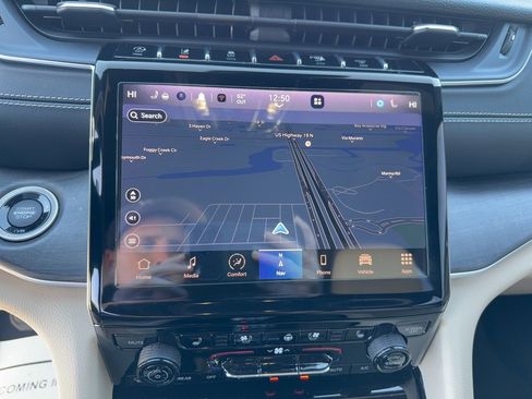 Used 2023 Jeep Grand Cherokee L Limited w/ Luxury Tech Group II image 21