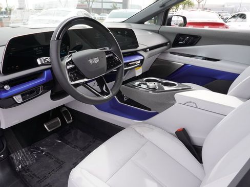 New 2026 Cadillac Optiq Luxury 1 image 16