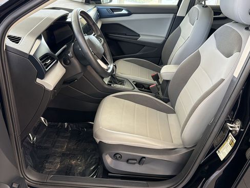 Used 2022 Volkswagen Taos SE w/ Panoramic Sunroof Package image 5