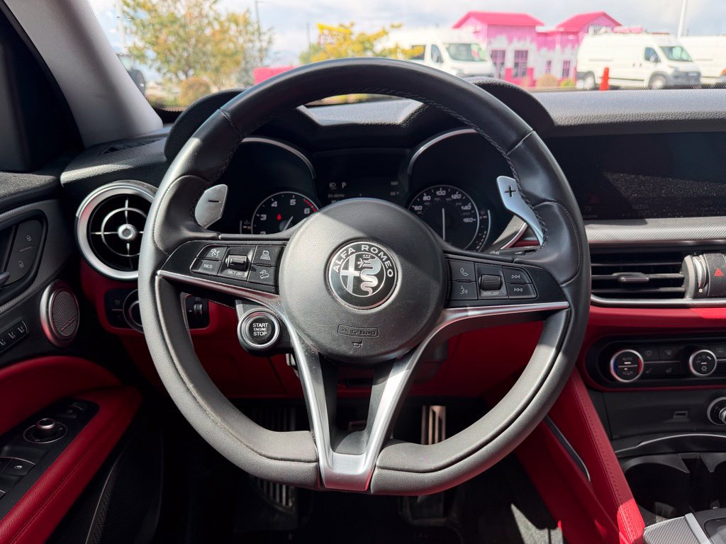 Used 2018 Alfa Romeo Stelvio Sport w/ Quick Order Package 22J Sport AWD/4WD image 9