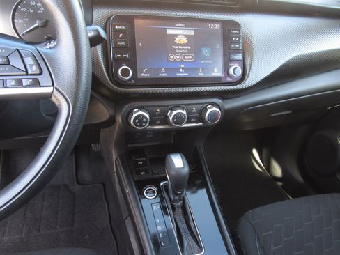 Used 2023 Nissan Kicks SV image 17