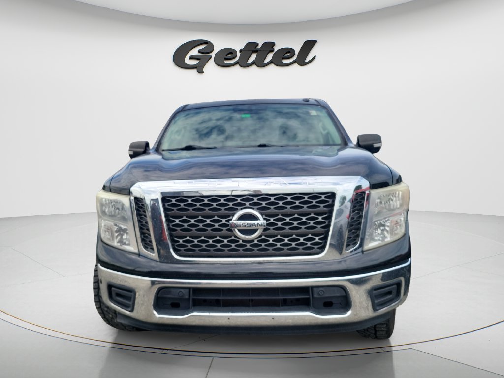 Used 2018 Nissan Titan SV w/ SV Convenience Package RWD image 2
