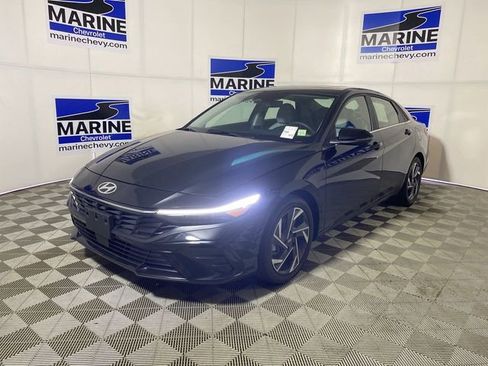 Used 2024 Hyundai Elantra Limited image 14