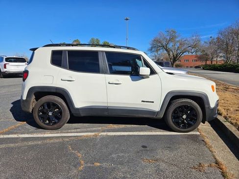 Used 2016 Jeep Renegade Latitude image 7
