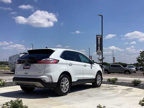 Used 2024 Ford Edge SEL image 5