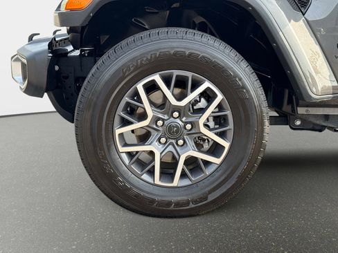 New 2025 Jeep Wrangler Sahara w/ Technology Group AWD/4WD image 11