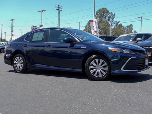 Used 2021 Toyota Camry LE FWD image 4