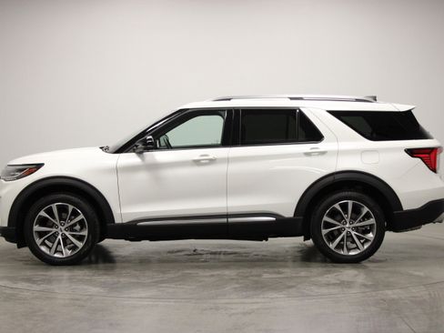 Used 2025 Ford Explorer Platinum w/ Ultimate Package AWD/4WD image 5
