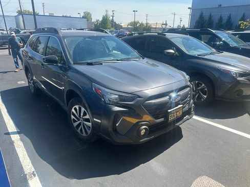 Used 2024 Subaru Outback Premium AWD/4WD image 2