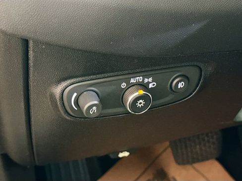 Used 2019 Chevrolet Equinox Premier FWD image 11