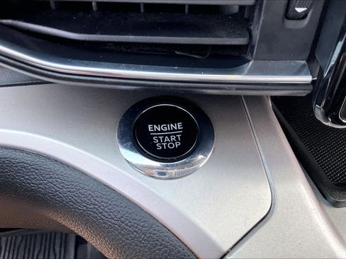 Used 2022 Ford Explorer XLT w/ Equipment Group 202A image 33