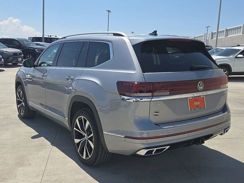 Used 2025 Volkswagen Atlas SEL Premium R-Line image 8