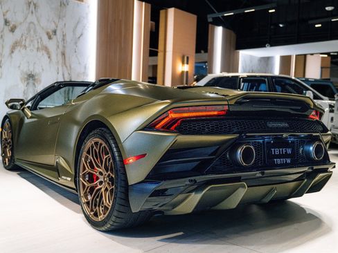 Used 2022 Lamborghini Huracan EVO RWD image 6
