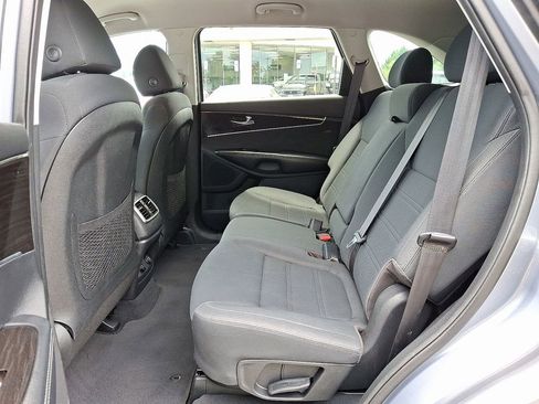 Used 2020 Kia Sorento S FWD image 11
