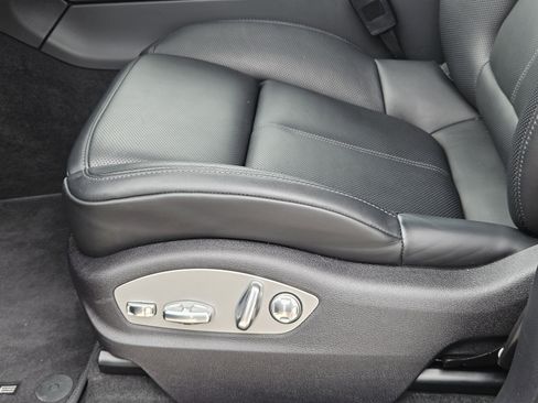 Certified 2026 Porsche Macan image 23