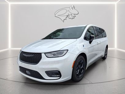 Used 2023 Chrysler Pacifica Limited w/ S Appearance Package