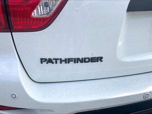 Used 2018 Nissan Pathfinder SV AWD/4WD image 14
