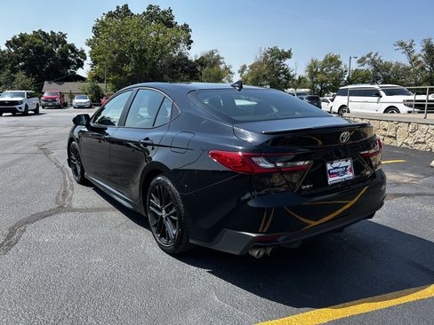 Used 2025 Toyota Camry SE FWD image 6