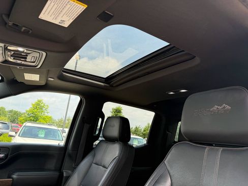 Used 2019 Chevrolet Silverado 1500 High Country w/ Technology Package AWD/4WD image 11