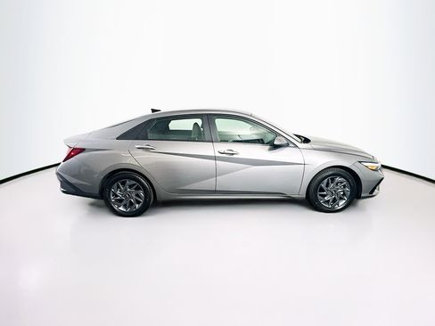 Used 2024 Hyundai Elantra SEL image 10