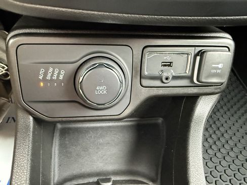 Used 2022 Jeep Renegade Latitude AWD/4WD image 27
