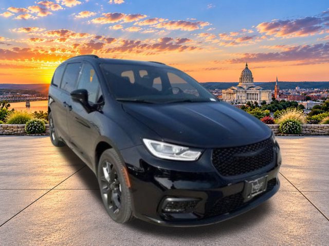 New 2026 Chrysler Pacifica Select w/ S Appearance Package AWD/4WD image 7