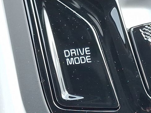 New 2026 Kia Carnival EX image 19