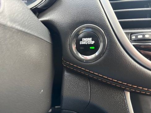 Used 2022 Chevrolet Trax LT w/ LT Convenience Package image 32