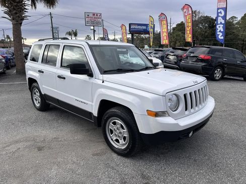 Used 2013 Jeep Patriot Sport FWD image 3