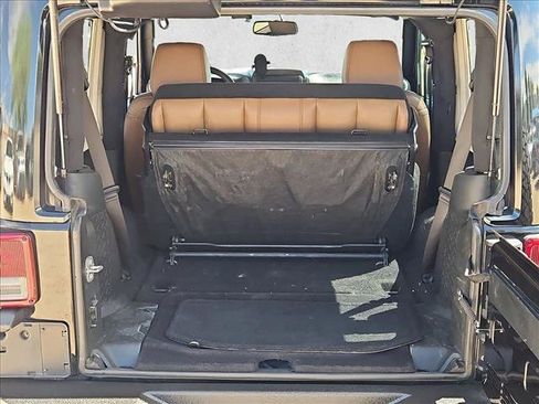 Used 2018 Jeep Wrangler Sahara w/ Connectivity Group AWD/4WD image 6