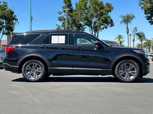Used 2021 Ford Explorer XLT w/ Equipment Group 202A RWD image 2