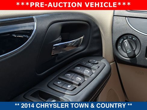Used 2014 Chrysler Town & Country Touring-L FWD image 26