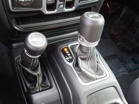 Used 2021 Jeep Wrangler Unlimited Sahara image 14