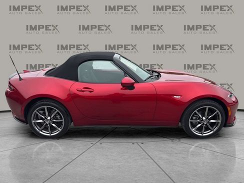 Used 2020 MAZDA MX-5 Miata Grand Touring w/ Appearance Package RWD image 6