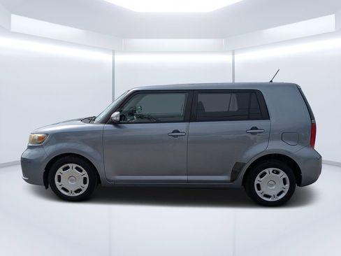 Used 2010 Scion xB FWD image 6