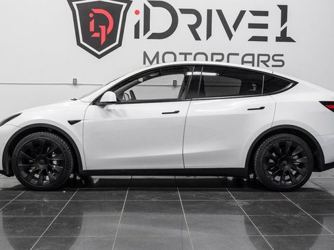 Used 2022 Tesla Model Y Long Range image 17