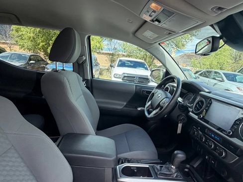 Used 2021 Toyota Tacoma SR5 AWD/4WD image 11