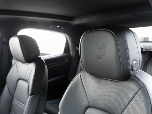 Used 2025 Porsche Cayenne Turbo image 24