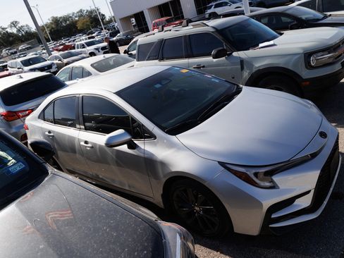 Used 2025 Toyota Corolla SE image 7