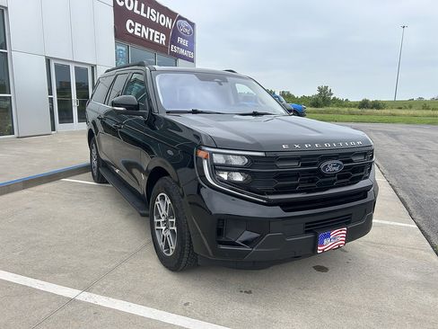 Used 2025 Ford Expedition Max Active AWD/4WD image 7
