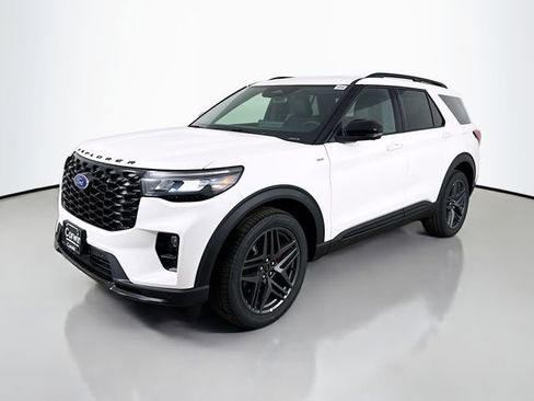 New 2026 Ford Explorer ST-Line w/ ST-Line Street Pack image 3