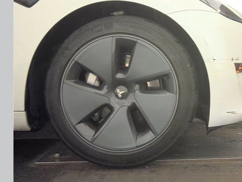 Used 2023 Tesla Model 3 Standard Range image 11