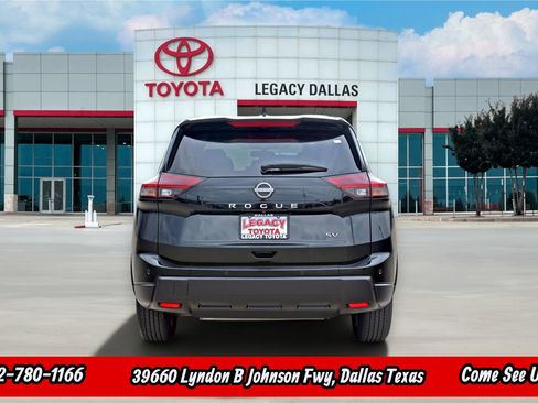 Used 2024 Nissan Rogue SV FWD image 8