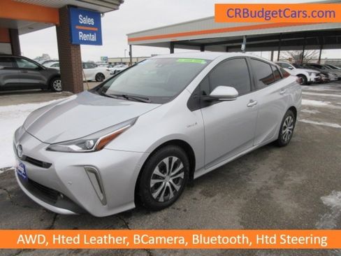 Used 2021 Toyota Prius XLE image 1