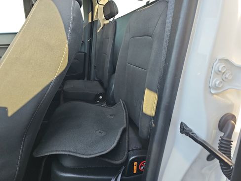 Used 2016 GMC Canyon SLE RWD image 11