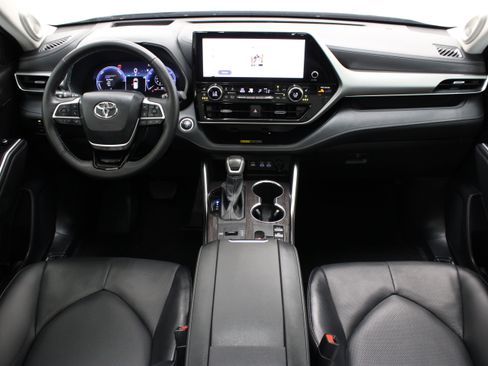 Used 2026 Toyota Highlander Platinum AWD/4WD image 33