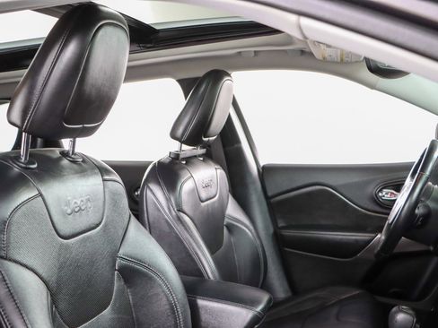 Used 2021 Jeep Cherokee Latitude Lux w/ Sun & Sound Group image 27