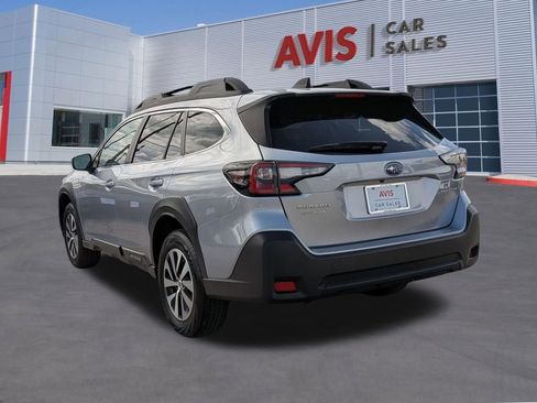 Used 2025 Subaru Outback Premium image 9